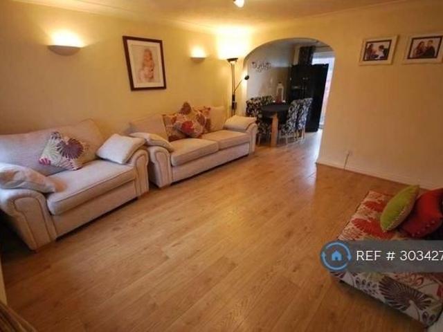 3 bedroom semi detached house to rent