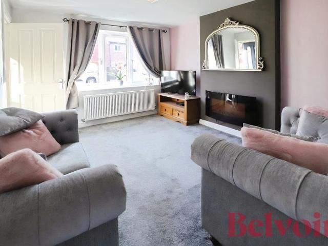 3 bedroom semi detached house to rent
