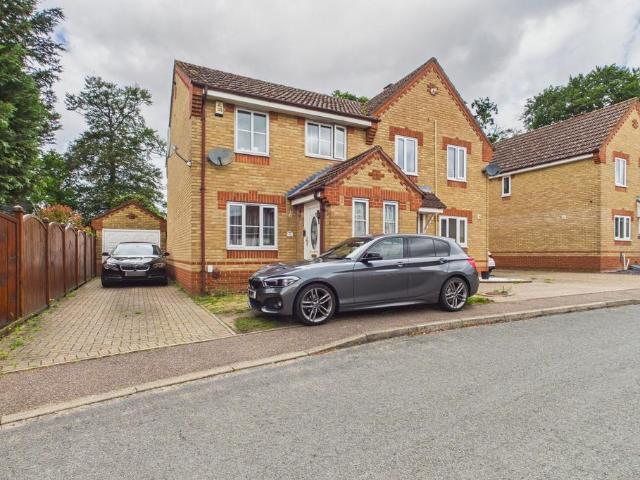 3 bedroom semi detached house to rent