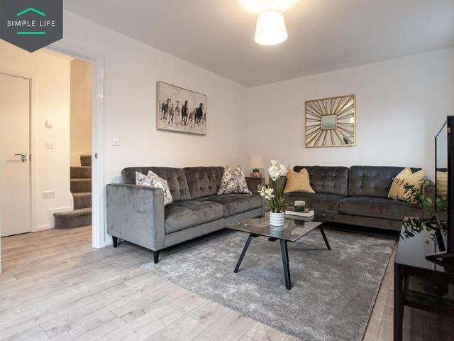 3 bedroom semi detached house to rent
