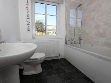 3 bedroom semi detached house to rent