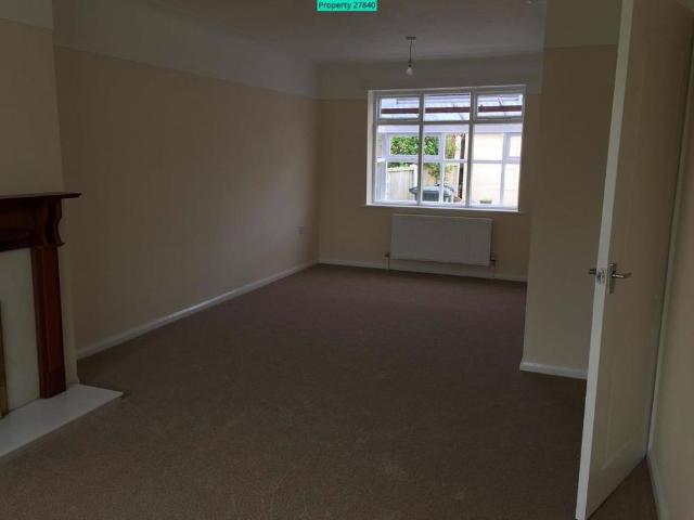 3 bedroom semi detached house to rent