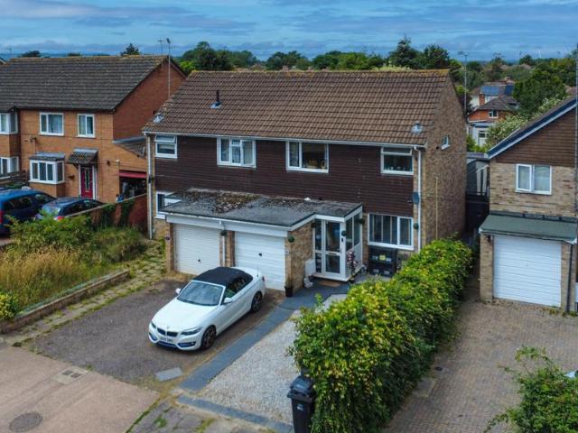 3 bedroom semi detached house to rent