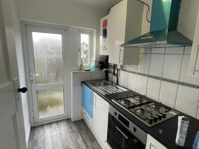 3 bedroom semi detached house to rent