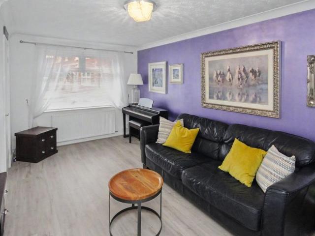3 bedroom semi detached house to rent