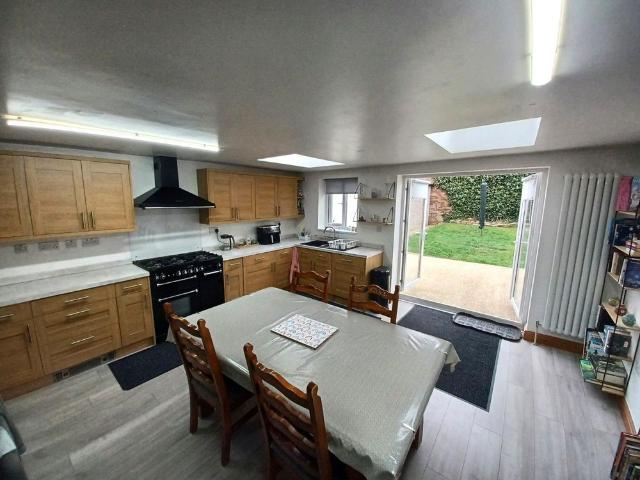 3 bedroom semi detached house to rent