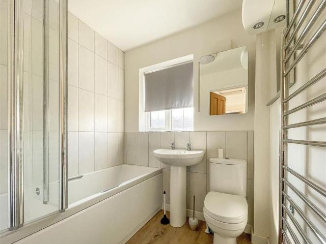 3 bedroom semi detached house to rent