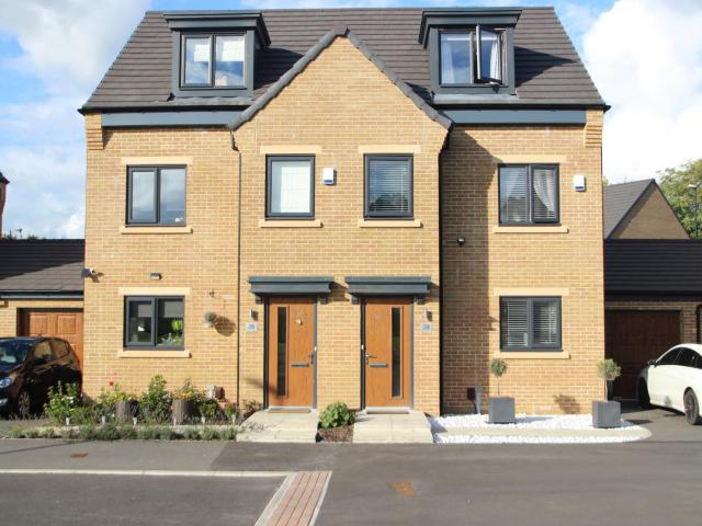 3 bedroom semi detached house to rent