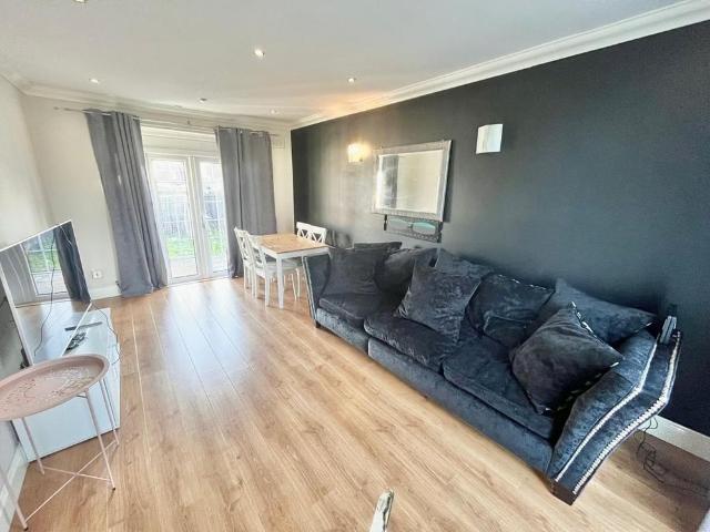 3 bedroom semi detached house to rent