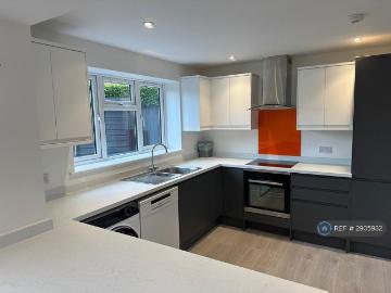 3 bedroom semi detached house to rent