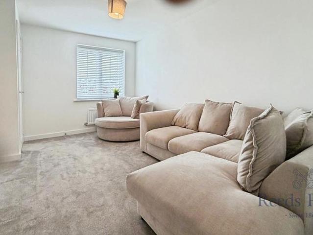 3 bedroom semi detached house to rent