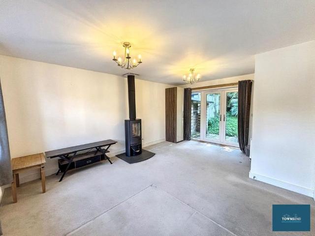 3 bedroom semi detached house to rent
