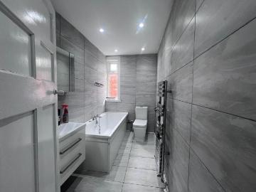 3 bedroom semi detached house to rent