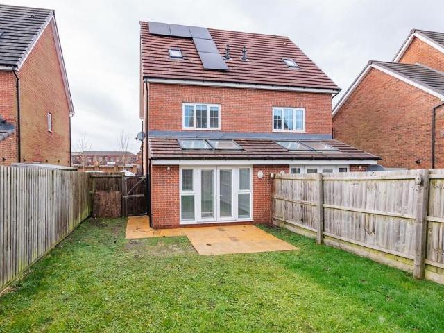 3 bedroom semi detached house to rent