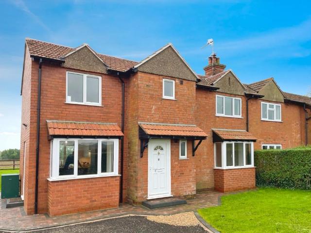 3 bedroom semi detached house to rent