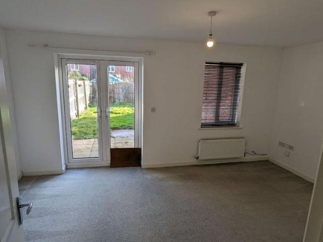 3 bedroom semi detached house to rent