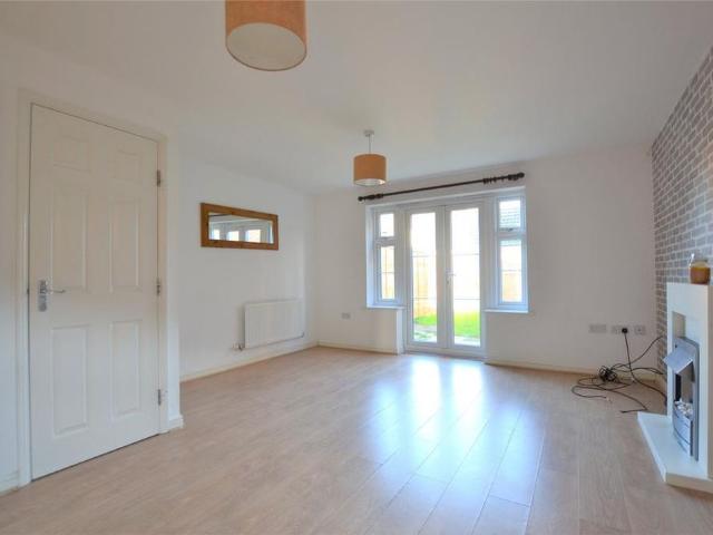 3 bedroom semi detached house to rent