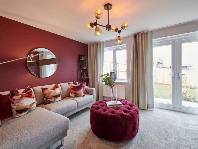 3 bedroom semi detached house to rent