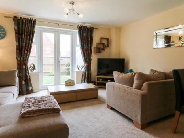 3 bedroom semi detached house to rent