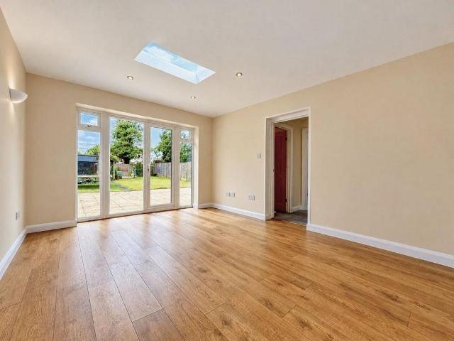 3 bedroom semi detached house to rent