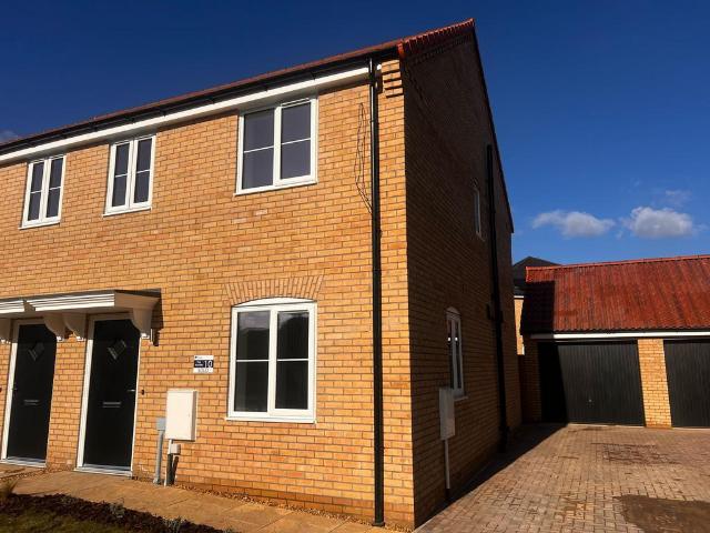 3 bedroom semi detached house to rent