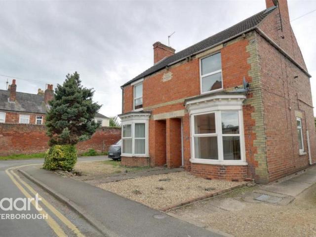 3 bedroom semi detached house to rent