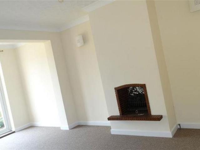 3 bedroom semi detached house to rent