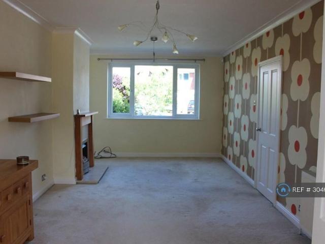 3 bedroom semi detached house to rent