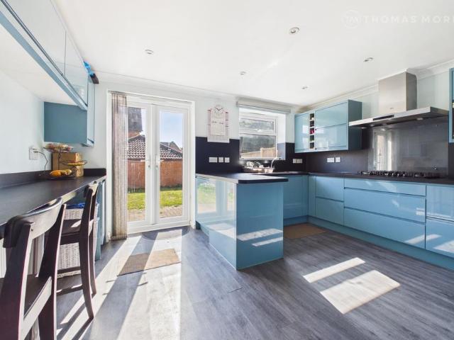 3 bedroom semi detached house to rent