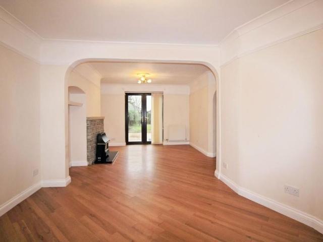 3 bedroom semi detached house to rent