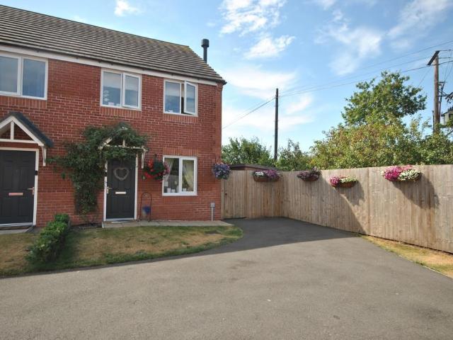 3 bedroom semi detached house to rent