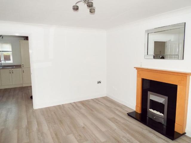 3 bedroom semi detached house to rent