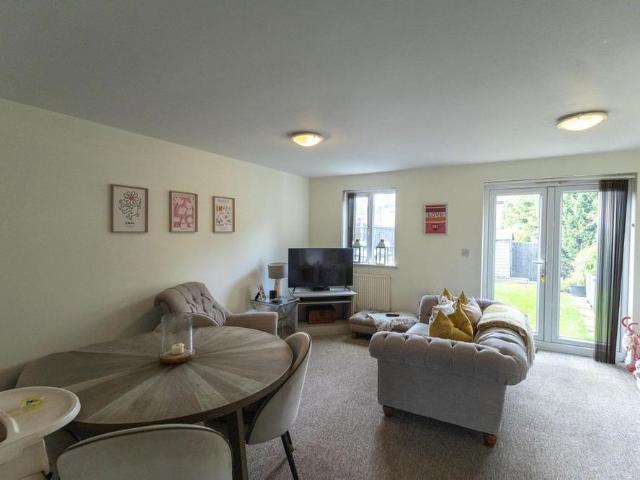 3 bedroom semi detached house to rent