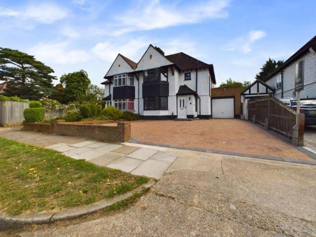 3 bedroom semi detached house to rent