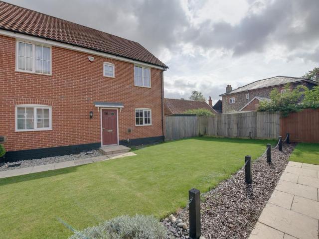 3 bedroom semi detached house to rent