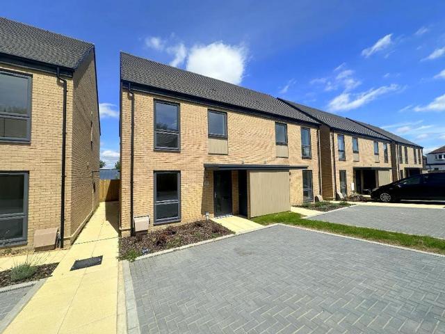 3 bedroom semi detached house to rent