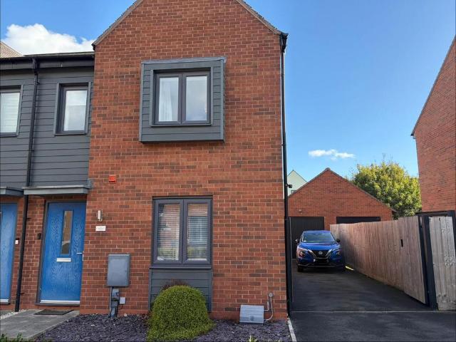 3 bedroom semi detached house to rent