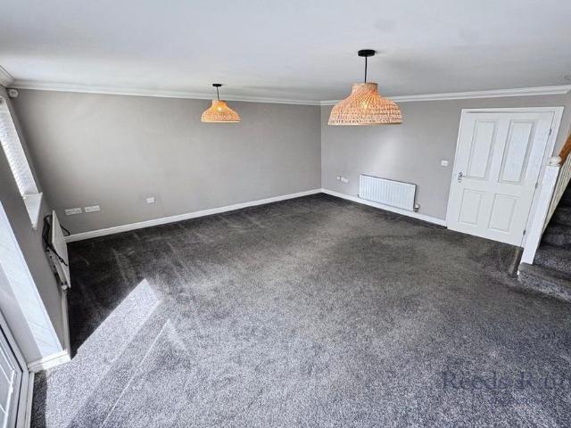 3 bedroom semi detached house to rent