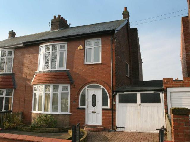 3 bedroom semi detached house to rent