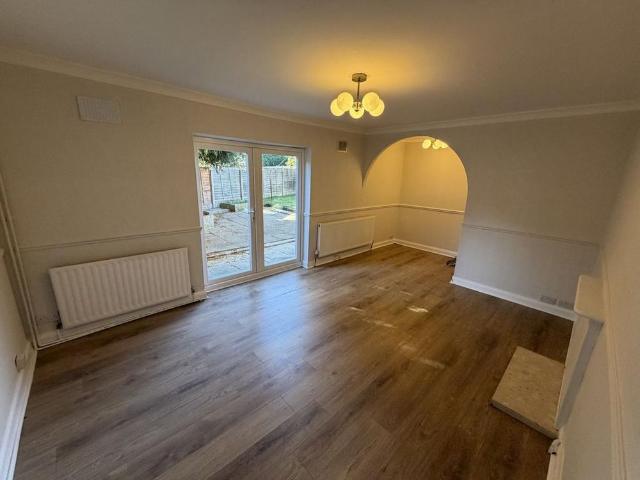 3 bedroom semi detached house to rent