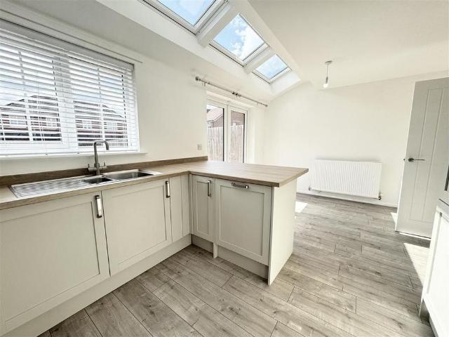 3 bedroom semi detached house to rent