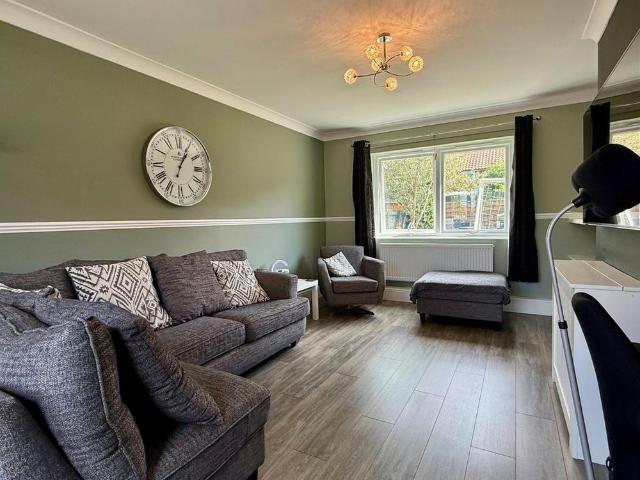 3 bedroom semi detached house to rent