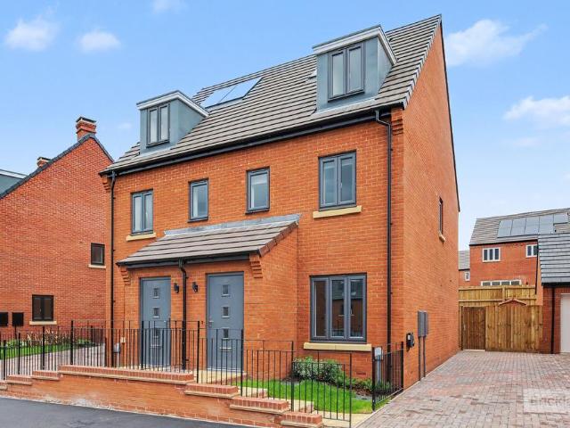 3 bedroom semi detached house to rent