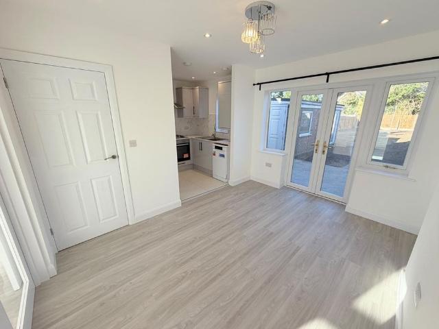 3 bedroom semi detached house to rent