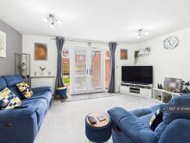3 bedroom semi detached house to rent