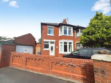 3 bedroom semi detached house to rent