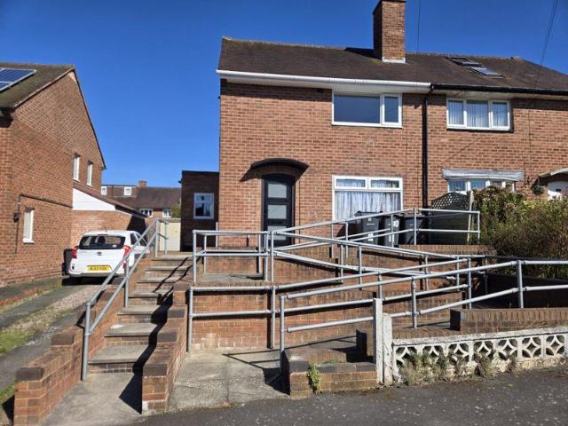 3 bedroom semi detached house to rent