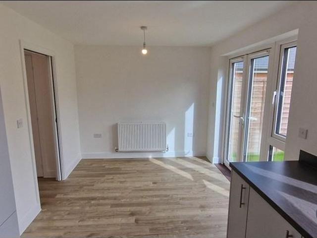 3 bedroom semi detached house to rent