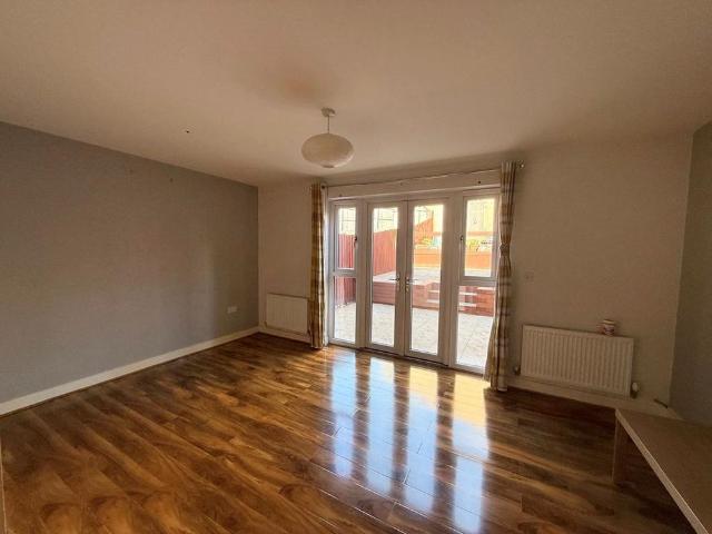 3 bedroom semi detached house to rent