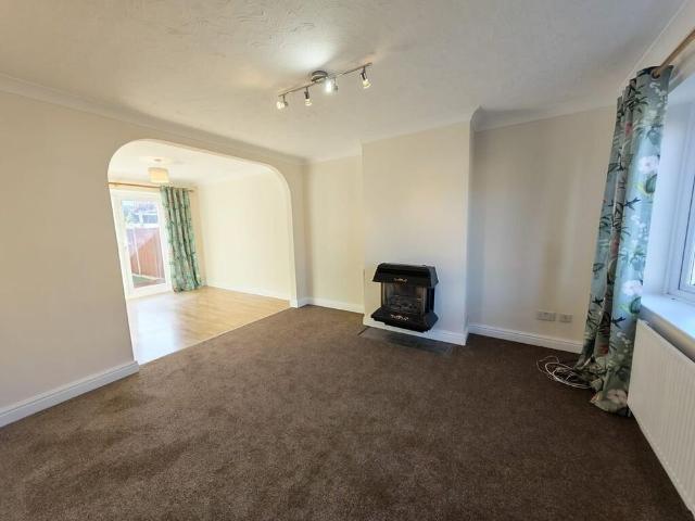 3 bedroom semi detached house to rent